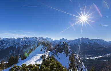 Deutschland, Bayern, Wettersteingebirge, Blick von Puerschling zur Zugspitze - HSIF000366