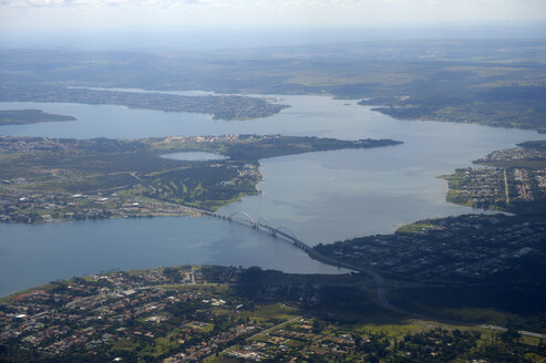 Brasilien, Bundesdistrikt Brasilien, Brasilia, Stadtbild, Blick auf Juscelino Kubitschek Brücke - FLKF000617