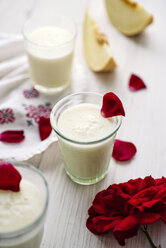 Muskmelon smoothie with rosewater in glasses - IPF000227