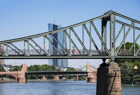 Germany, Frankfurt, Eiserner Steg, old bridge and European Central Bank - SIE006652