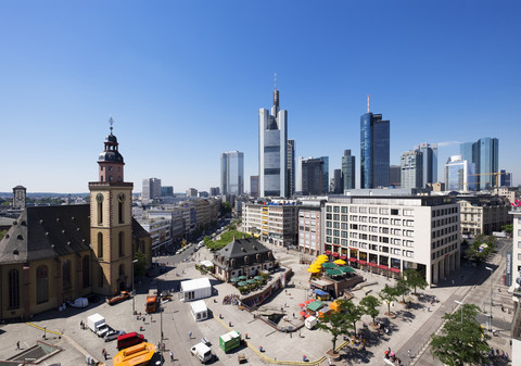 Deutschland, Frankfurt, Stadtbild mit Katharinenkirche, Hauptwache und Finanzviertel, lizenzfreies Stockfoto