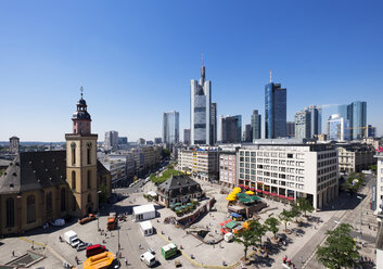 Deutschland, Frankfurt, Stadtbild mit Katharinenkirche, Hauptwache und Finanzviertel - SIEF006665