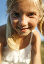 Portrait of smiling blond girl - MGOF000357