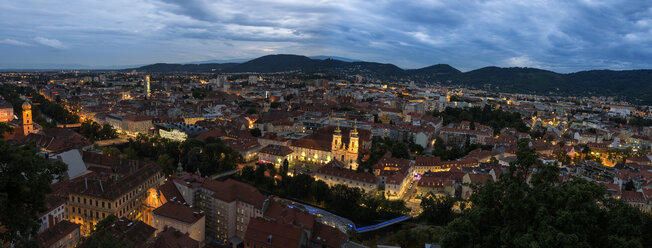 Österreich, Steiermark, Graz, Panorama am Abend - MKFF000241
