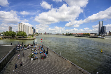 Niederlande, Rotterdam, Blick auf Willemsplein - THAF001407