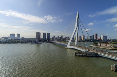 Netherlands, Rotterdam, view to Erasmusbrug with city centre with in the background - THAF001419