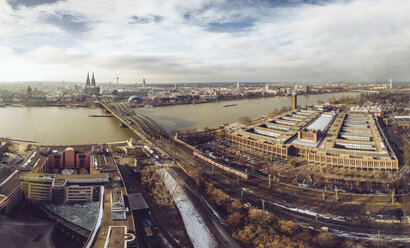 Germany, Cologne, view to the city with Rhine River and Hohenzollern Bridge from Deutz - MFF002086