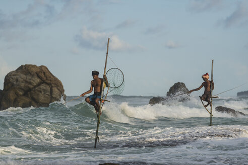 Sri Lanka, Galle, stilt fishermen - TOVF000005