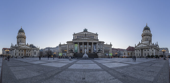 Deutschland, Berlin, Panoramablick auf den Gendarmenmarkt am Abend - PVCF000481