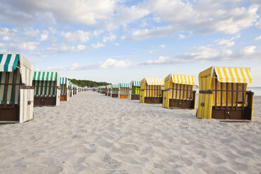 Germany, Boltenhagen, two rows of hooded beach chairs - MSF004701