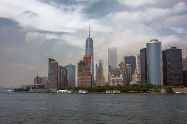 USA, New York City, View of Manhattan skyline and East River - ONF000848