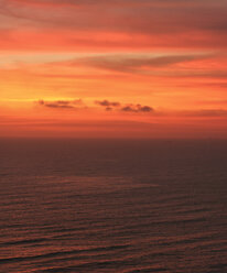 Peru, Lima, Sonnenuntergang über dem Pazifischen Ozean - KRPF001581