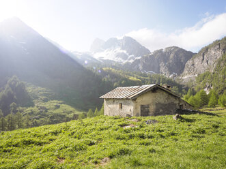 Italy, Piemont, Maira Valley, barn in the mountains - LAF001453