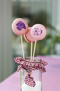 Lollipop-Macarons mit gestempelten Motiven - MYF001102