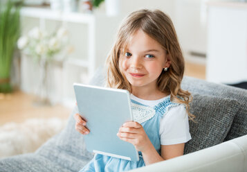 Little girl holding digital tablet - WESTF021489