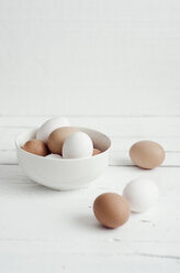 Bowl of white and brown eggs - CZF000208