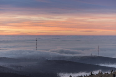 Deutschland, Sachsen-Anhalt, Nationalpark Harz, Inversionswetterlage am Abend - PVCF000506