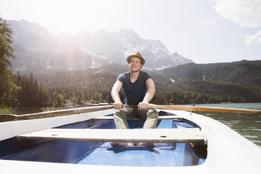 Germany, Bavaria, Eibsee, man in rowing boat on the lake - RBF003033