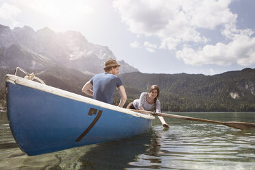 Germany, Bavaria, Eibsee, couple in rowing boat on the lake - RBF003034