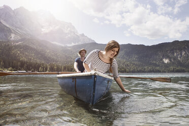 Germany, Bavaria, Eibsee, couple in rowing boat on the lake - RBF003035