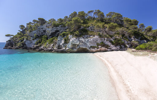Spanien, Balearische Inseln, Menorca, Blick auf Cala Macarelleta - MGOF000366