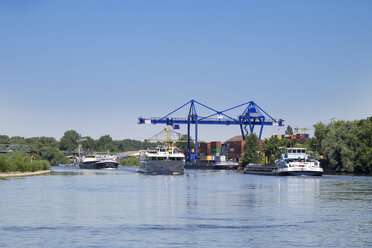 Germany, Hesse, Ginsheim-Gustavsburg, container harbour on Main river - SIE006691