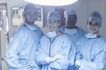 Portrait of smiling surgical team - ZEF007467