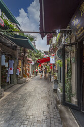 China, Shanghai, Street scene in Tianzifang - NKF000341