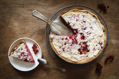 Vollkorn-Johannisbeerkuchen mit Marzipan und Honig-Meringue - EVGF002025