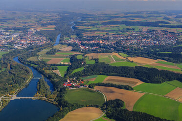 Deutschland, Bayern, Luftbild von Landau an der Isar und Isar - PEDF000064