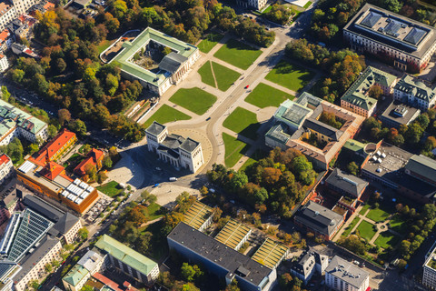 Deutschland, Bayern, München, Glyptothek und Propyläen am Königsplatz, lizenzfreies Stockfoto