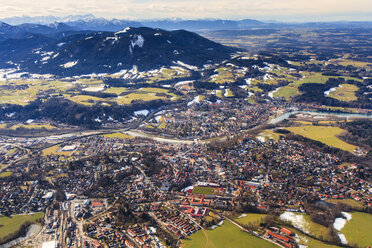 Deutschland, Bayern, Luftbild des Isarwinkels, Isar, Bad Tölz, Zugspitze und die Alpen - PEDF000025