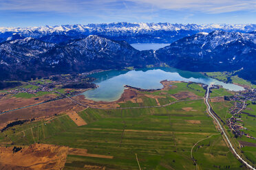 Deutschland, Bayern, Kochelsee und Walchensee, Wettersteingebirge im Hintergrund - PEDF000100