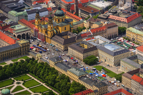 Germany, Bavaria, Munich, Hofgarten and Theatiner Church at Odeonsplatz - PEDF000129