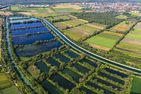 Germany, Ismaning, Isat storage lake and fish ponds - PEDF000133