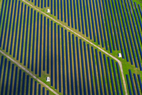 Deutschland, Bayern, Solaranlage - PEDF000141