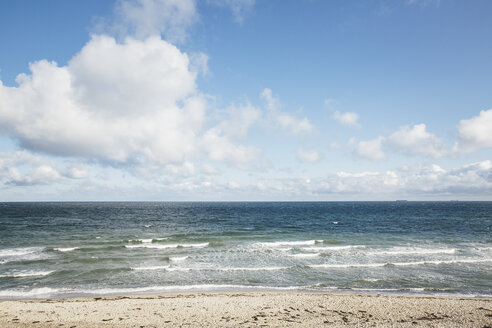 Deutschland, Mecklenburg-Vorpommern, Warnemünde, Ostsee, Strand - ASCF000289