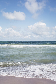 Deutschland, Mecklenburg-Vorpommern, Warnemünde, Ostsee, Strand - ASCF000294