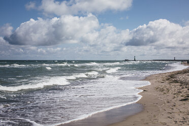 Deutschland, Mecklenburg-Vorpommern, Warnemünde, Ostsee, Strand - ASCF000295