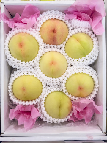 Hochwertige japanische Pfirsiche in Geschenkverpackung, Okayama Japan, lizenzfreies Stockfoto