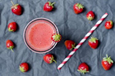 Strawberry smoothie in glass, strawberries and drinking straw - ODF001193