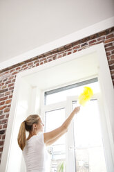 Woman dusting window - MFRF000348