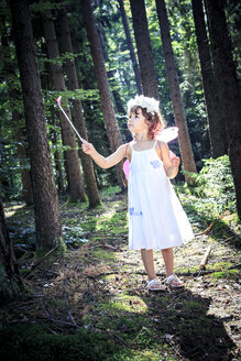 Little girl dressed as a fairy in the woods - VTF000434