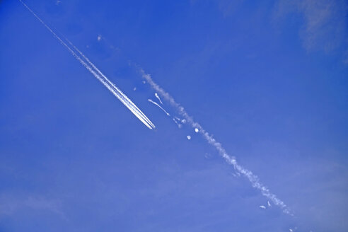 Jet Trails am Himmel - HLF000920