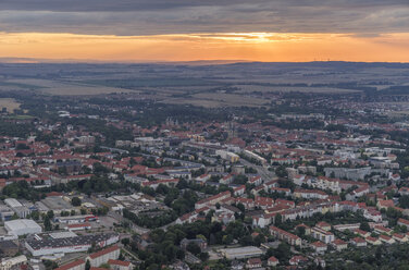 Deutschland, Luftaufnahme von Halberstadt am Abend - PVCF000543