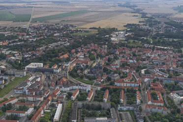 Deutschland, Luftaufnahme von Halberstadt am Abend - PVCF000562