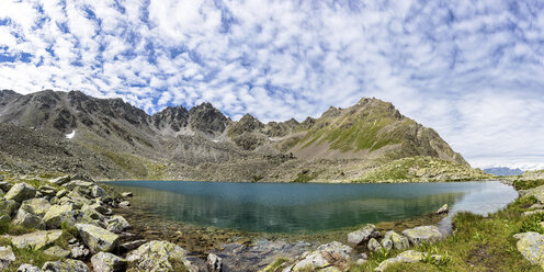 Italien, Südtirol, Vinschgau, Oberer Goldsee, Bergkastellspitze und Plamorter Spitze im Hintergrund - STSF000842