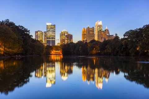 USA, Georgia, Atlanta, Piedmont Park, blaue Stunde, lizenzfreies Stockfoto