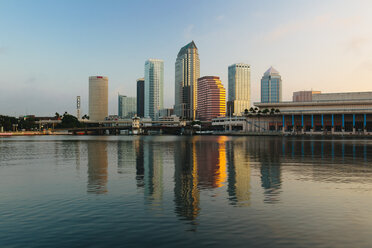 USA, Florida, Tampa, Downtown in the evening - GIOF000083