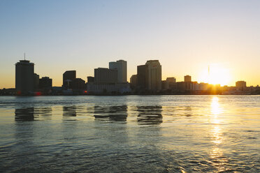 USA, Louisiana, Sonnenuntergang in New Orleans - GIOF000090